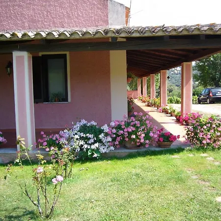 Gio Franziscu Bed & Breakfast Sa Castanza